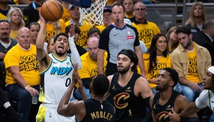 残暴!步行者半场三分18中12 领先骑士41分