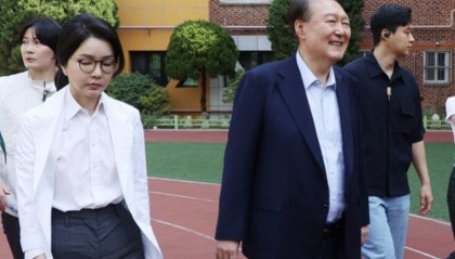尹锡悦夫妇现身韩国大选投票现场!对丑闻相关提问保持沉默