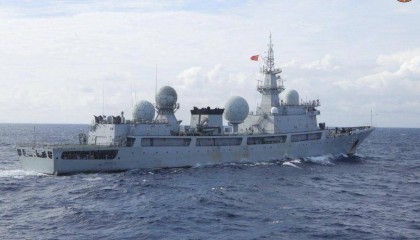菲军缠上815电侦船,中国海军052D舰镇场,我们目标是英美日航母
