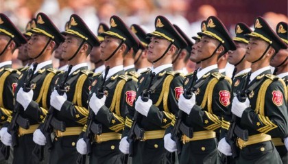 第1个说阅兵坏话的国家出现，果然是它，解放军被逼出动，不惯着