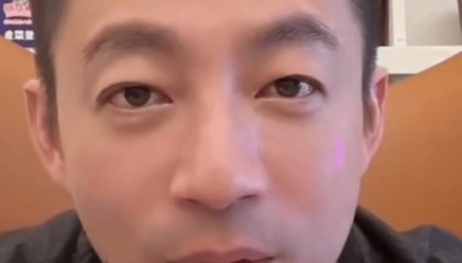 汪小菲陪儿女过儿童节,直播狂夸女儿漂亮,11岁小玥儿声音像极大S