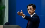 九三阅兵前发出警告，越南在南海非法吹填岛礁，外交部重磅表态：绝不姑息