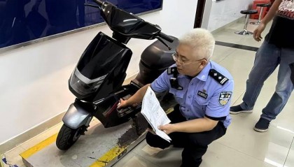 电动自行车新国标实施半月，“旧标车”上牌排长队，规范和需求的碰撞何解？