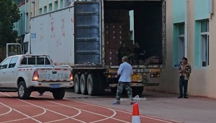 北京强降雨结束，预计8月3日再次降雨！饮用水、手电筒、保温壶等物资被送到安置点