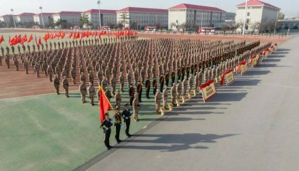 向军旗告别！中部战区部队隆重举行冬季士兵退役仪式