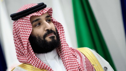 万没料到，特朗普首访对象确定，对美送上4万亿大礼，中国被排除在外