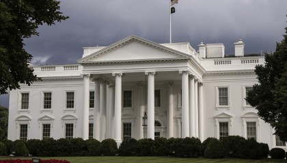 美媒公布最新民调：全球对中国好感度上升，美国形象转而跌入负区间值