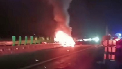 安徽枞阳县政府办回应“小米SU7碰撞爆燃事故”