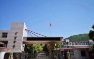 脱帽贫困县花百万修校门，校园形象比宿舍条件更重要？