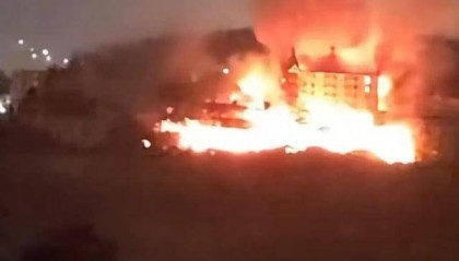 福州闽清县一废弃酒店夜间起火，当地：火已灭，无人员伤亡