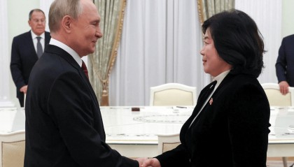 普京会见朝鲜外相:俄朝合作“按计划推进”