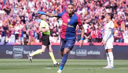 赛季四杀！西甲-姆巴佩戴帽拉菲2球 巴萨4-3皇马7分领跑