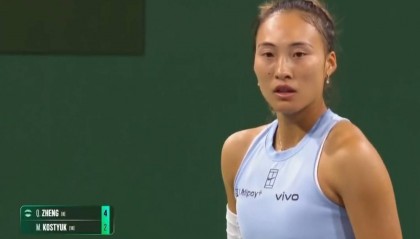 三连胜!郑钦文击败科斯秋克 晋级女单八强