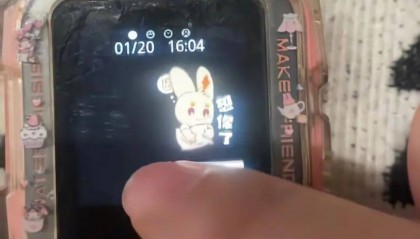 母亲打开女儿电话手表，无意间发现她给去世外公发了整整两年信息