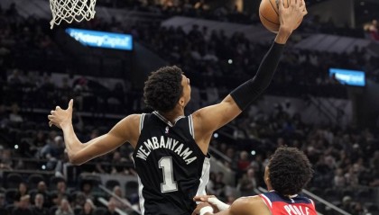 文班亚马爆砍50分普尔42分 马刺送奇才6连败