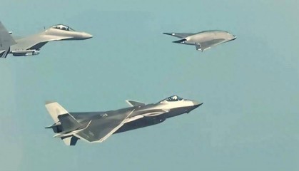 代号“玄龙”！攻击-11官宣服役，与歼-20、歼-16编队飞行