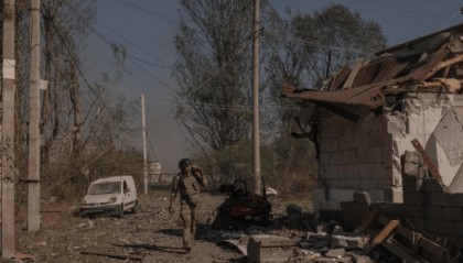 基辅伤亡惨重，俄罗斯空袭为何又一次精准命中当地弹药库？泽连斯基对内愤怒追责