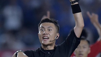 U20亚洲杯中国裁判判罚出现重大错误长期依赖VAR,不用了就不会吹了?