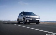 吉利汽车2025年上半年营收首破1500亿元，核心归母净利翻倍增长