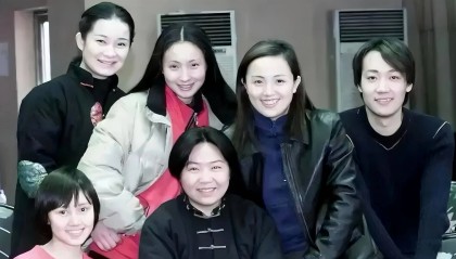 考古 | 辛柏青大孤山祈福，与朱媛媛 30 年零绯闻的“金童玉女”恋太好磕！