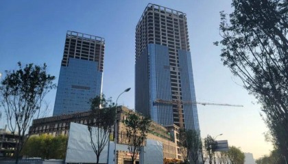西安地标“双子塔”荒芜十年，7.48亿起拍