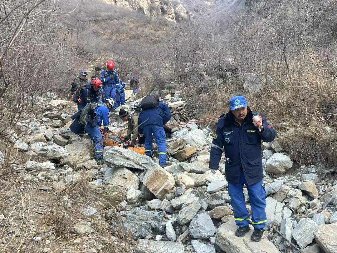 “他走的路，野得连羊都不走……”北京一男子爬野山大腿骨摔骨折！