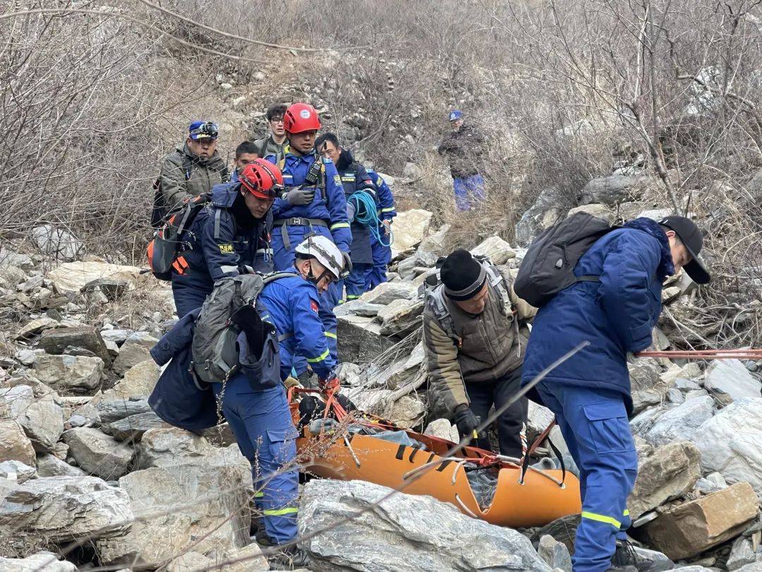 “他走的路，野得连羊都不走……”北京一男子爬野山大腿骨摔骨折！