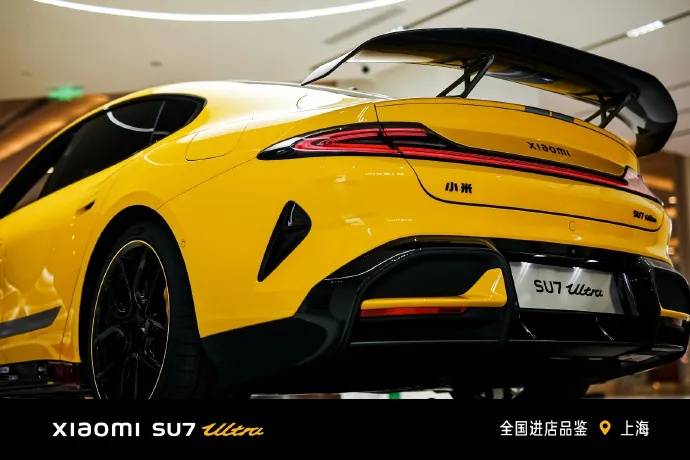 小米官宣！SU7 Ultra豪华色系“鹦鹉绿”