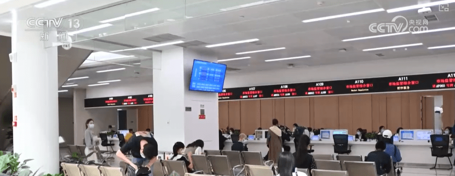 “人工智能+消费”“超级连接器”……多维视角解锁“新三样”全新表达