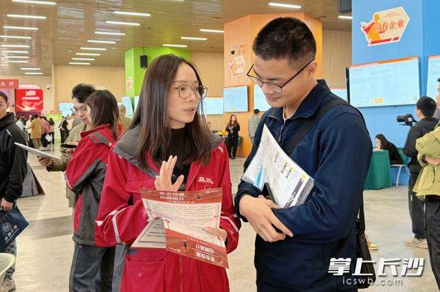 700余名退役军人及军属长沙求职,165人达成意向