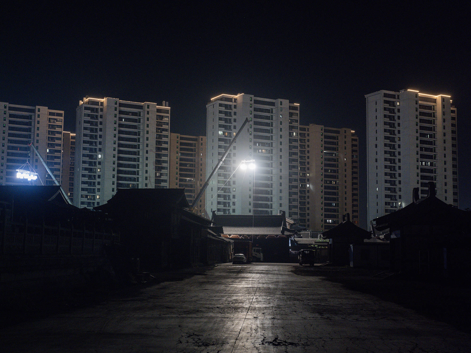 工人父母砸20万培养 00后演员没戏拍送外卖