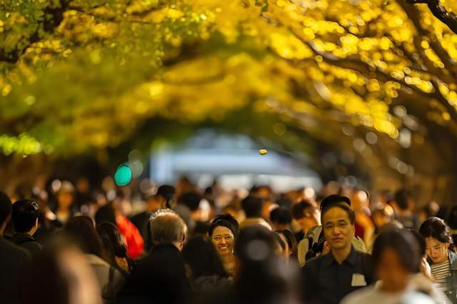 中日磋商不欢而散，而现场流传的一张照片，比磋商结果更戳人眼球