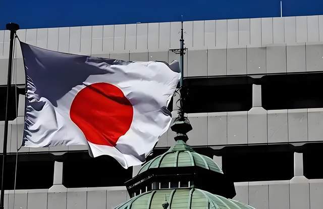 中日磋商不欢而散，而现场流传的一张照片，比磋商结果更戳人眼球