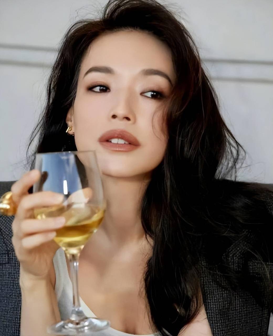 考古 | 舒淇备孕一年后失败！曾深陷原生家庭困境的她现已成为自己的人生大女主