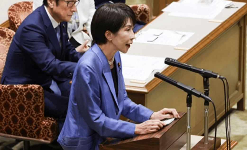 高市早苗改口，是因为拿到中方口信？李在明表态，美韩专机将抵华