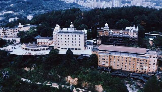福州闽清县一废弃酒店夜间起火，当地：火已灭，无人员伤亡