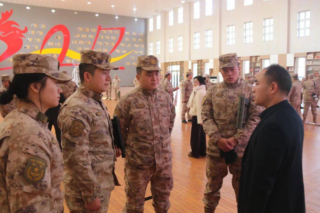 向军旗告别！中部战区部队隆重举行冬季士兵退役仪式