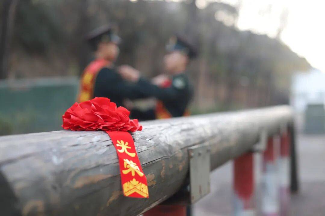 向军旗告别！中部战区部队隆重举行冬季士兵退役仪式