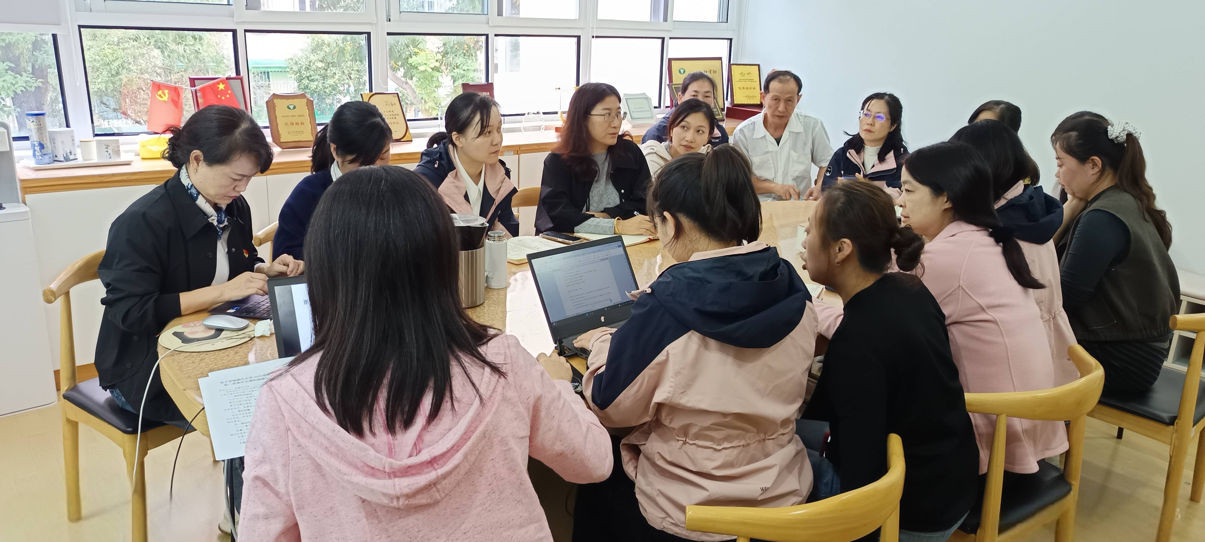 党建引领 爱润童心 共筑一流 幼教服务中心以“党建红”赋能学前教育高质量发展