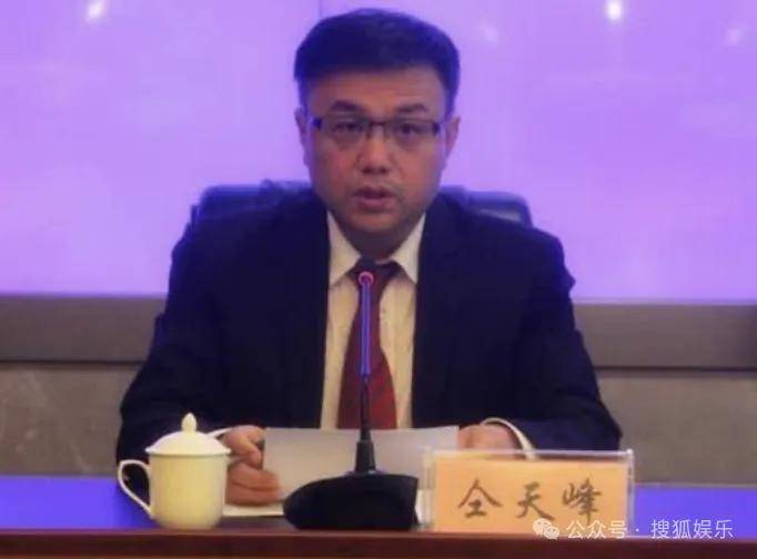 又一对魔幻的圈内姐弟恋曝光！这组合有点太超前了......