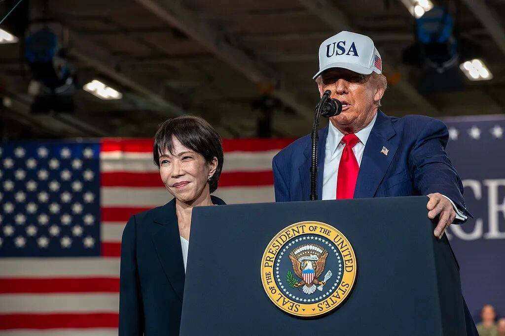 美日丧失第二岛链制空权，日本内阁要和高市切割？日本预测，高市怕挺不过明年