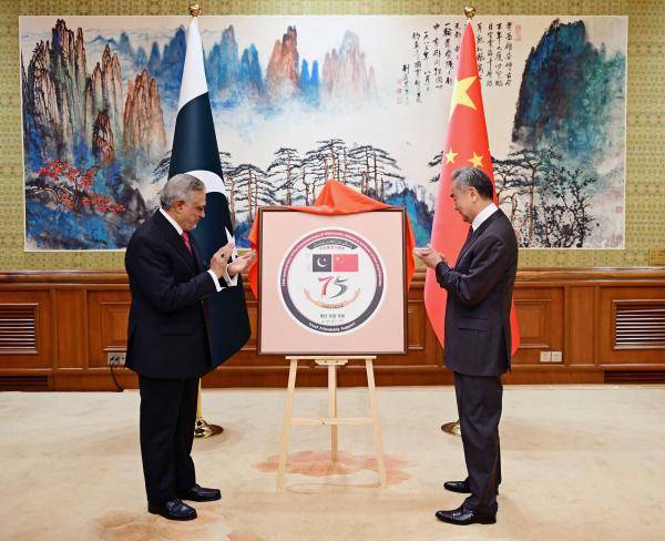 王毅：我们从不认为哪一个国家可以充当国际警察，也不认同哪一个国家可以自诩为国际法官