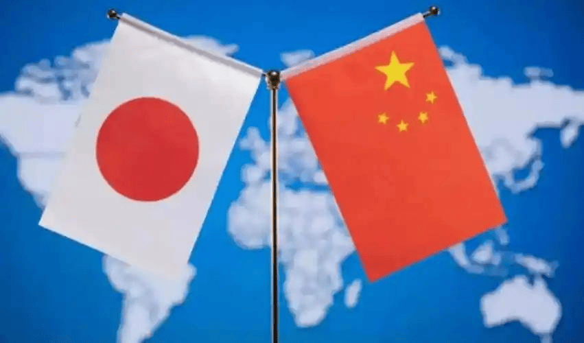 不反华了？高市早苗通知中国，战争派兵方案变了，解放军舰队已上场