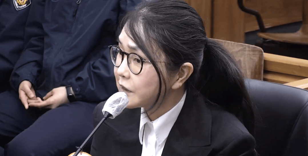 金建希二审加刑至4年：香奈儿手袋被认定为请托报酬，股价操纵案定性“共犯”
