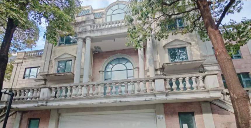 竞拍者叫价6003万元抢到深圳高端别墅后悔拍，758万元保证金打水漂，竞拍时曾一次性加价达2211万元，拍卖方回应