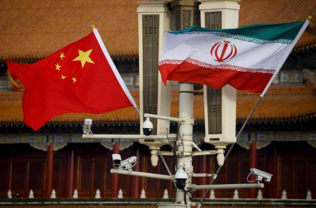 伊朗强硬派上台第3天，穿军装会见中国大使，希望得到一些帮助？