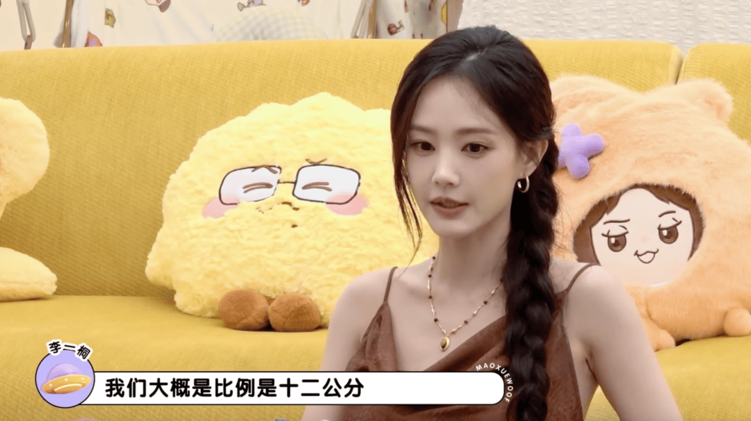 36岁女演员李一桐自曝北舞经历：曾报复性饮食，半年增重30斤，最胖110多斤；节目中轻松拿起8公斤哑铃水杯秀肌肉，“是不是练得不错”